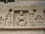 カンヘリー石窟 第３窟入り口の仏像